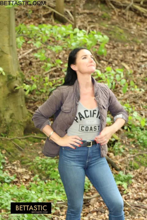 Brunette Poses Outdoors in Jeans – photo 13 of 15