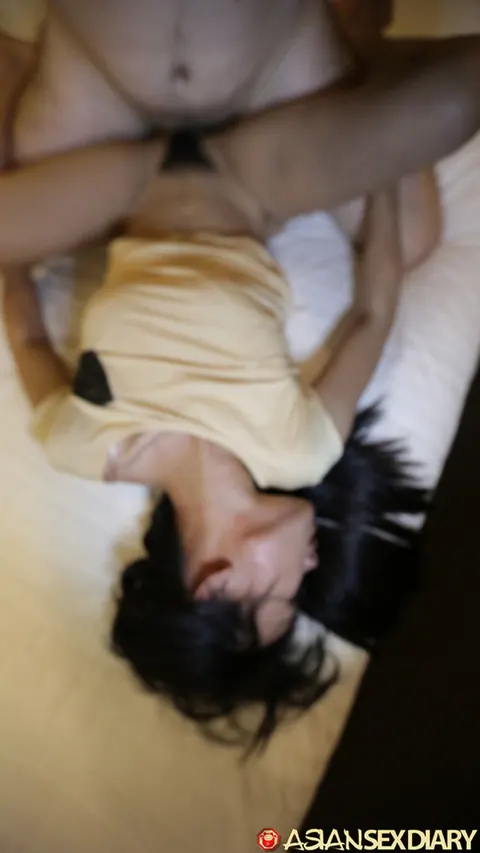 Slim Asian Woman Gets Fucked After Kissing – photo 17 of 21