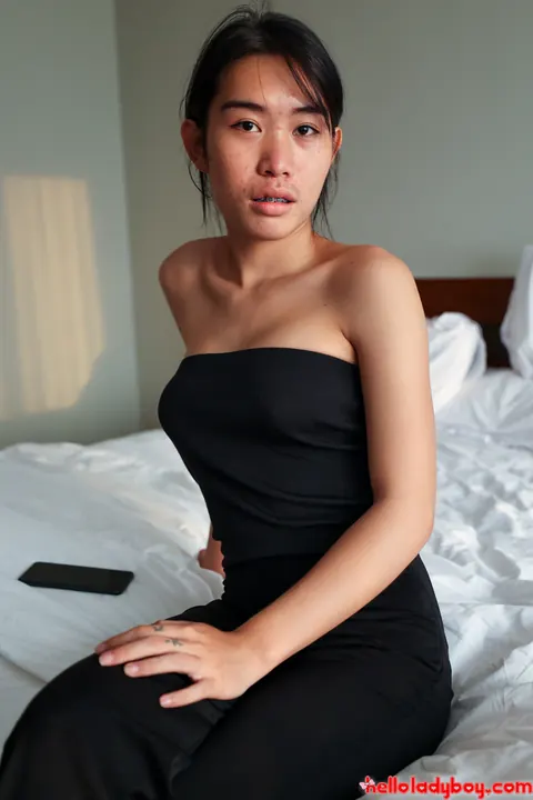 Thick Trans Woman Strips Nude to Show Off Her Big Ass – photo 2 of 21