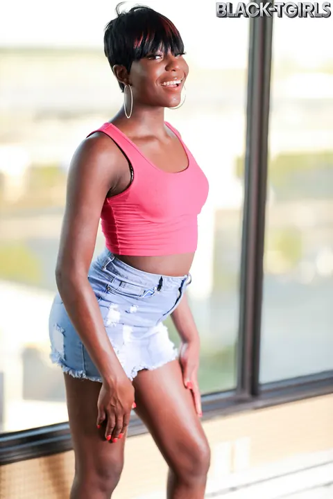 Ebony Trans Woman Kisses Partner Before Sex – photo 1 of 16