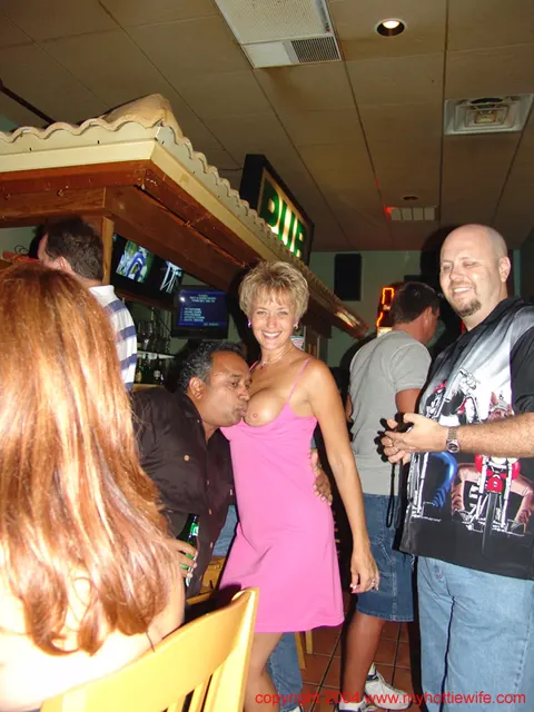 Double Dee: British MILF with Big Tits Has Sex and Kisses Her Partner – photo 9 of 20