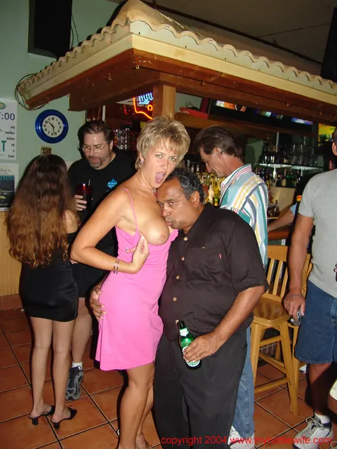 Double Dee: British MILF with Big Tits Has Sex and Kisses Her Partner – photo 10 of 20