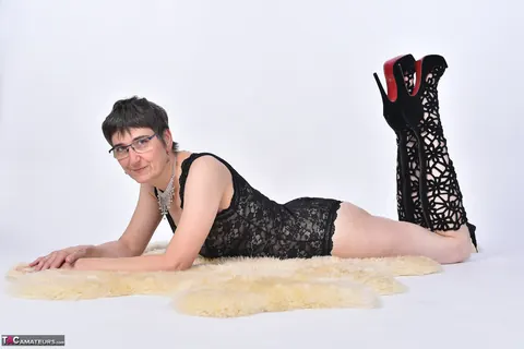 Short-Haired European MILF Strips Nude on a Bearskin Rug – photo 7 of 16