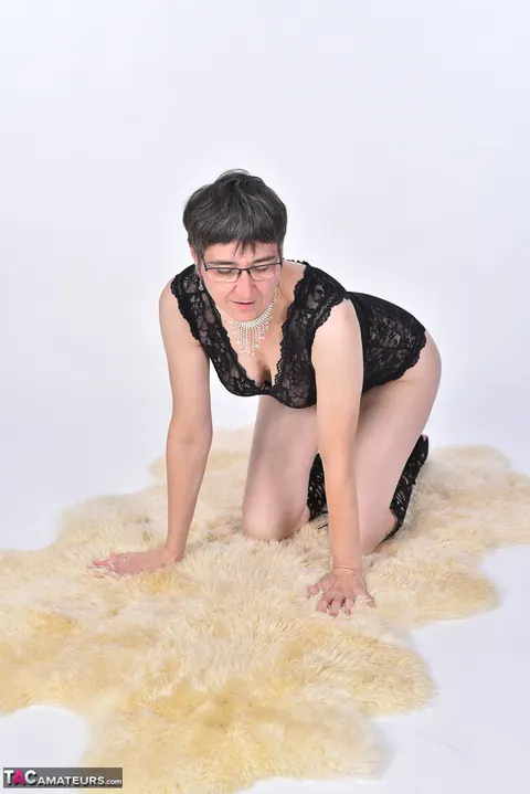 Short-Haired European MILF Strips Nude on a Bearskin Rug – photo 6 of 16