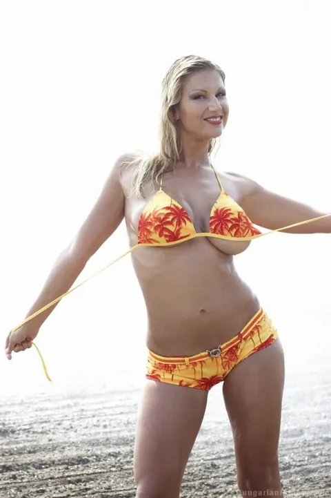 Carol Goldnerova: Tall Blonde MILF Fingers and Uses a Dildo in a Bikini on the Beach – photo 4 of 21
