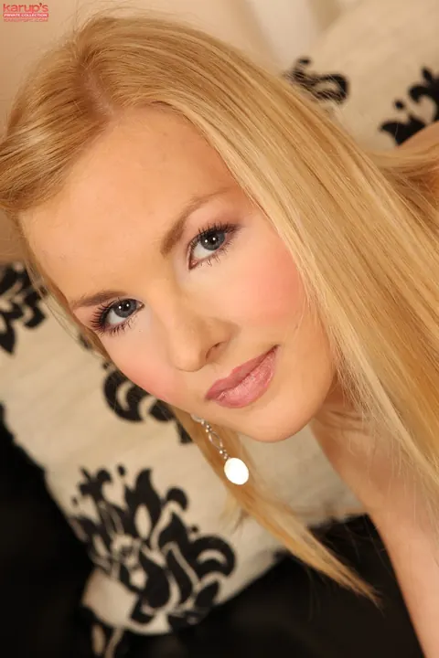 Aby Electra: Petite Czech Blonde with Natural Tits Spreads Her Shaved Pussy – photo 21 of 21