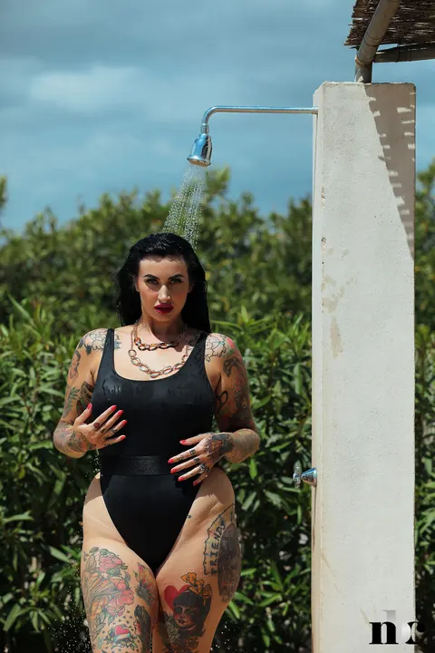 Tattooed BBW Strips Out of Her Bikini in an Outdoor Shower – photo 6 of 21