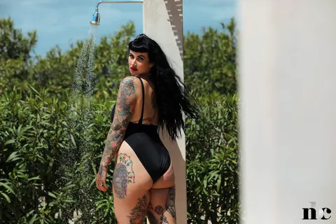 Tattooed BBW Strips Out of Her Bikini in an Outdoor Shower – photo 3 of 21