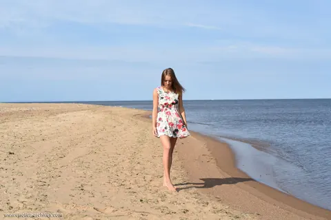 Maxa Saloma: Tall Busty Brunette Strips Out of Her Skirt on the Beach – photo 3 of 16