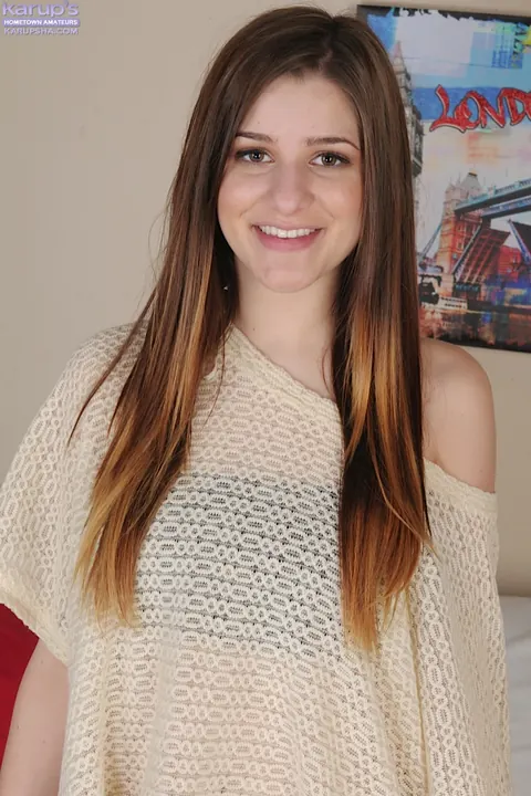 Teddi Rae: Thick Brunette Amateur Strips Out of Her Panties and Spreads – photo 1 of 15