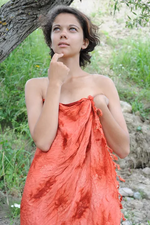 Short-Haired Babe with Small Tits Spreads Her Shaved Pussy Outdoors – photo 20 of 21