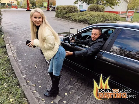 Mia Moore: Hungarian MILF Gets Fucked Outdoors in Jeans and Boots – photo 2 of 20