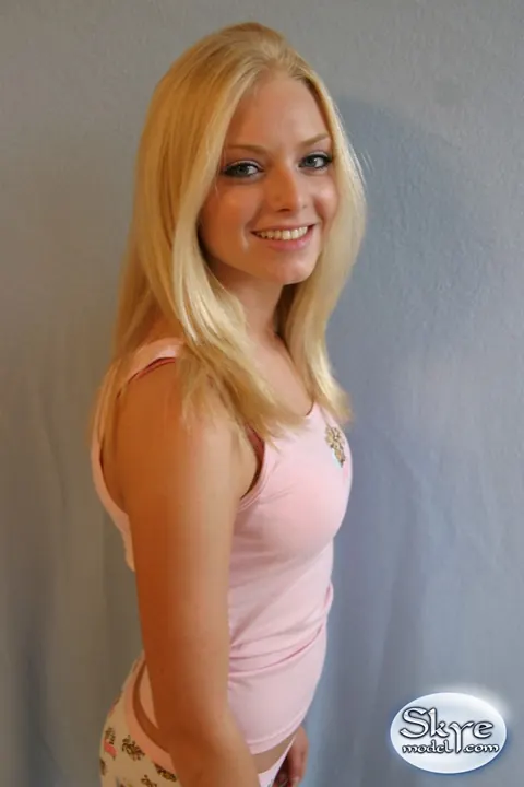 Skye Model: PAWG Blonde Flaunts Her Curves in Cotton Panties – photo 5 of 12