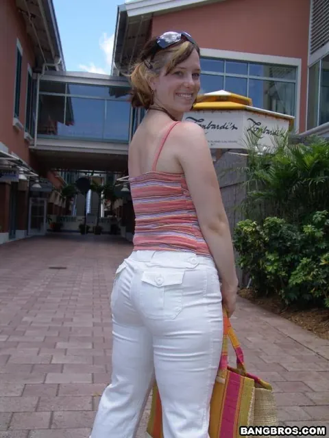 Tatum Reed: Thick Pale MILF Sucks and Fucks Outdoors for a Cumshot – photo 5 of 21