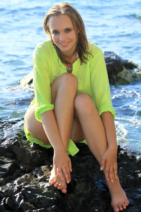 Rachel Blau: Ukrainian Blonde with Natural Tits Spreads Her Pussy on the Beach – photo 1 of 21