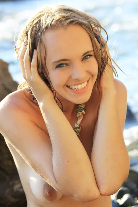 Rachel Blau: Ukrainian Blonde with Natural Tits Spreads Her Pussy on the Beach – photo 21 of 21
