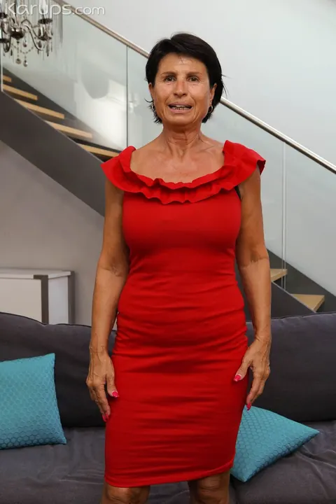 Curvy MILF Toys Her Shaved Pussy in a Dress – photo 1 of 20