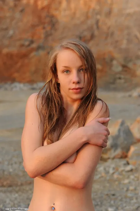 Woman Undresses Fully and Poses to Display Her Nude Body – photo 19 of 21