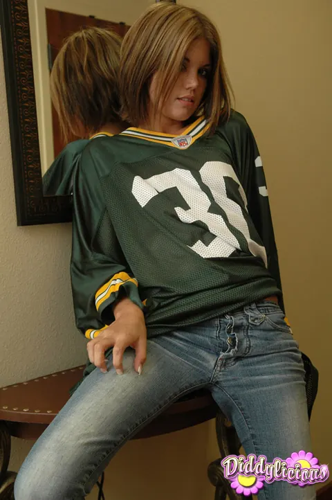 Diddylicious: Slim Brunette Peels Off Her Jeans and Shows Her Enhanced Tits – photo 8 of 12