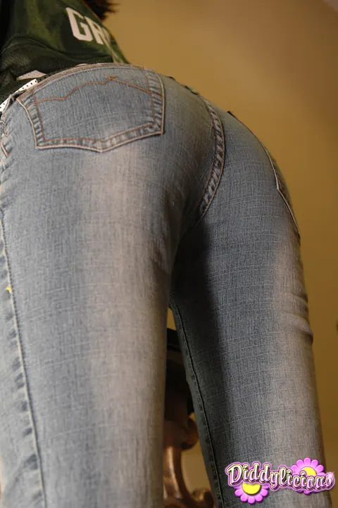 Diddylicious: Slim Brunette Peels Off Her Jeans and Shows Her Enhanced Tits – photo 10 of 12