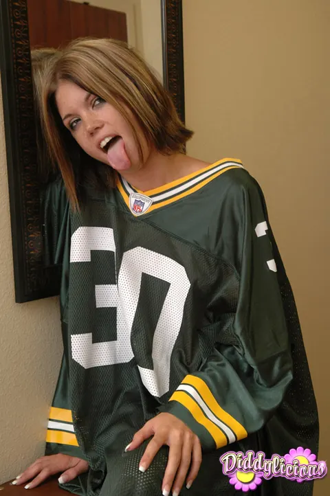 Diddylicious: Slim Brunette Peels Off Her Jeans and Shows Her Enhanced Tits – photo 7 of 12