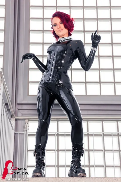Lara Larsen: PAWG Redhead in Latex Ball-Gagged and Restrained – photo 5 of 12