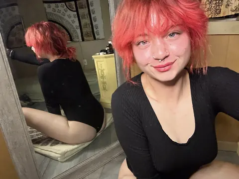 Skinny Redhead Bends Over in Front of a Mirror for a Phone Selfie – photo 7 of 11