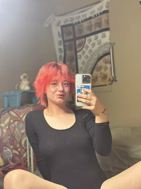 Skinny Redhead Bends Over in Front of a Mirror for a Phone Selfie – photo 10 of 11