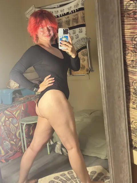 Skinny Redhead Bends Over in Front of a Mirror for a Phone Selfie – photo 1 of 11