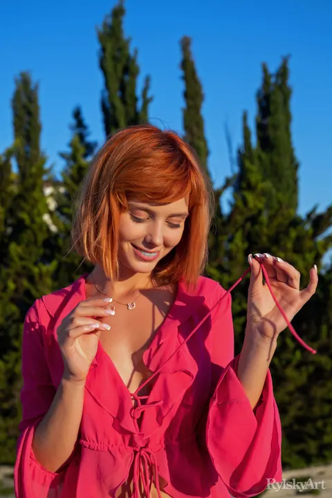 Marta Gromova: Thick Redhead Shows Off Her Body on the Balcony – photo 4 of 16