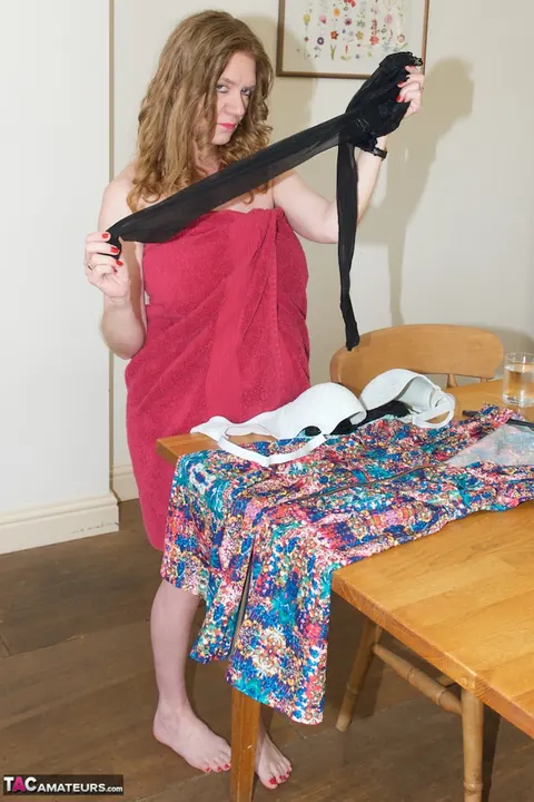 Lily May: British Redhead MILF in Lingerie Spreads Her Legs for the Doctor – photo 5 of 20