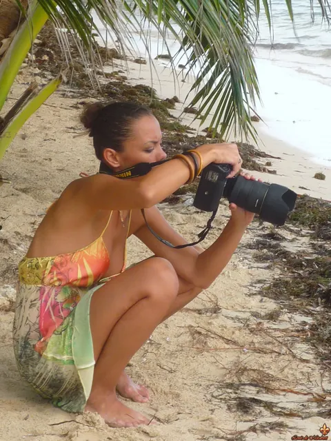 Melisa Mendiny: Brunette Strips Out of Her Bikini and Skirt on the Beach – photo 7 of 16