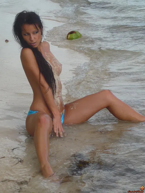 Melisa Mendiny: Brunette Strips Out of Her Bikini and Skirt on the Beach – photo 10 of 16