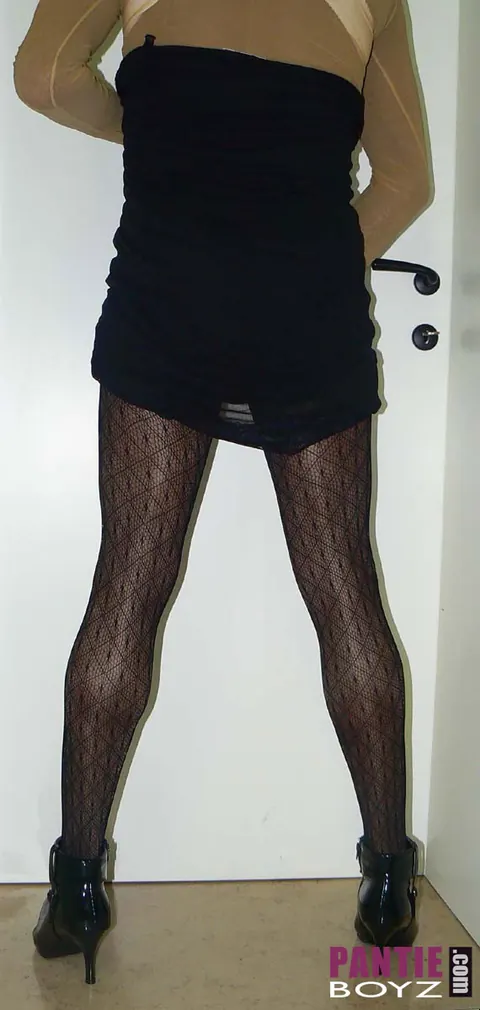 Trans Woman in Panties Bares Her Body – photo 7 of 15