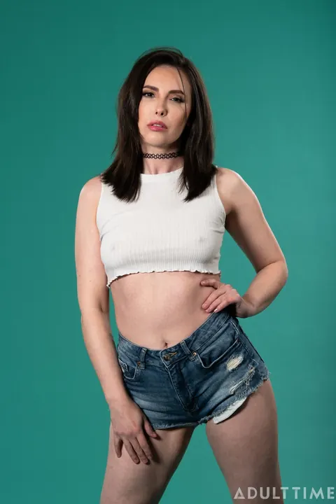 Casey Calvert: Brunette in Shorts Gets Fucked in Interracial Sex – photo 2 of 21