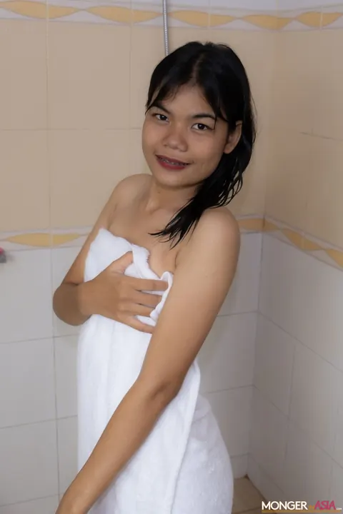 Asian Amateur Drops Her Robe and Spreads Her Pussy – photo 1 of 19