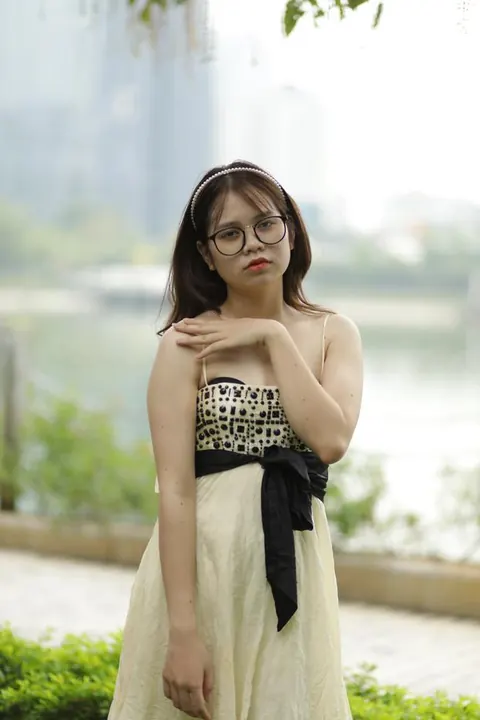 Petite Brunette in Glasses Flashes Outdoors – photo 9 of 21