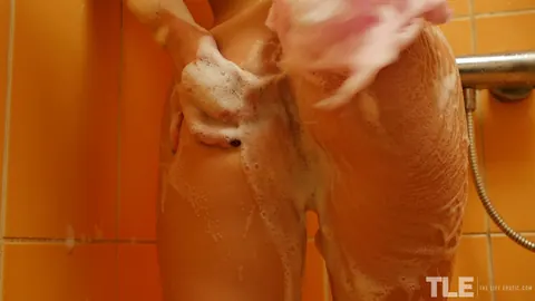 Woman Spreads Her Pussy Wide in the Bathroom – photo 4 of 21