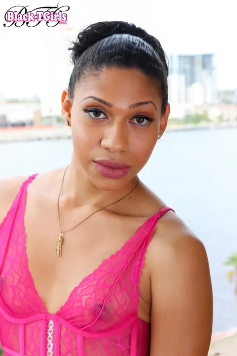 Tall Ebony Trans Woman Poses in High Heels – photo 4 of 16