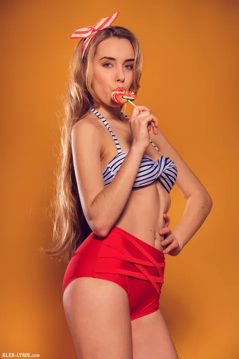Woman Licks Lollipop and Spreads Her Pussy – photo 3 of 17