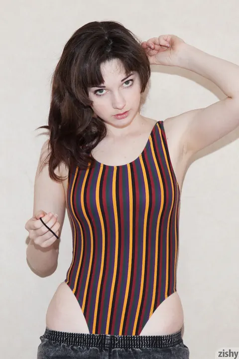 Lilly Gardner: Tall Brunette PAWG in Shorts Shows Her Legs Outdoors – photo 11 of 11