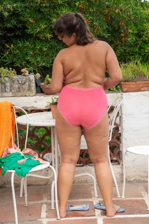 Australian BBW with Big Tits Flashes Outdoors in Panties – photo 5 of 20