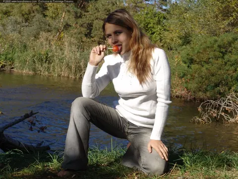 Woman in Jeans Spreads Her Shaved Pussy Outdoors – photo 2 of 21