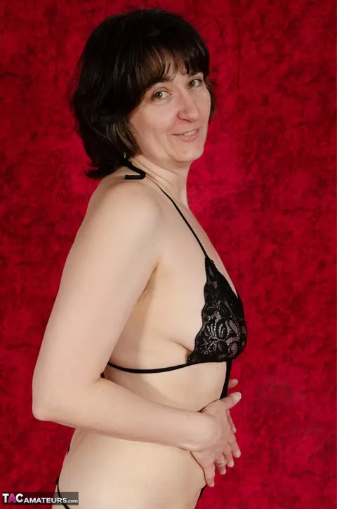 Mature BBW in Lingerie Exposes Her Nipple – photo 13 of 16