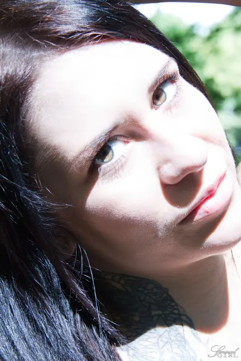 Gerta: Brunette Strips Off Her Bikini and Spreads Her Pussy in the Forest – photo 14 of 17