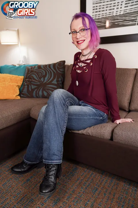 Trans Woman Unbuttons Her Jeans and Poses Fully Nude – photo 3 of 16