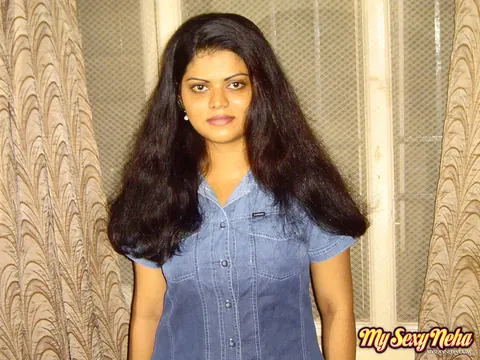 Indian BBW in Jeans Shows Her Small Natural Tits – photo 6 of 15