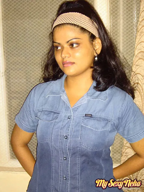 Indian BBW in Jeans Shows Her Small Natural Tits – photo 4 of 15