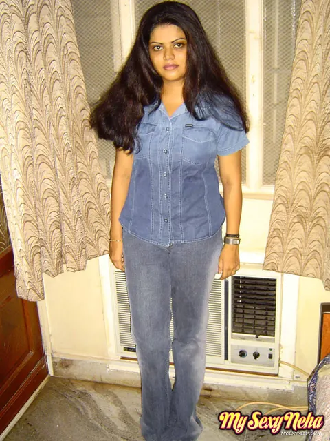 Indian BBW in Jeans Shows Her Small Natural Tits – photo 5 of 15
