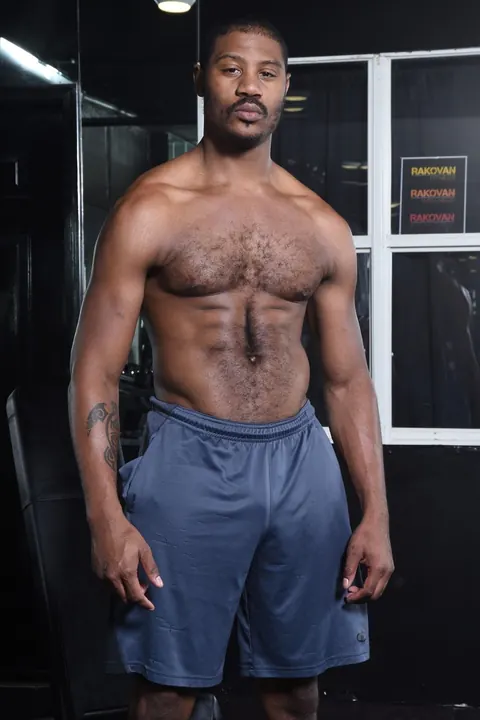 Two Thick Athletic Men Kiss, Suck and Fuck Bareback in the Gym – photo 1 of 20